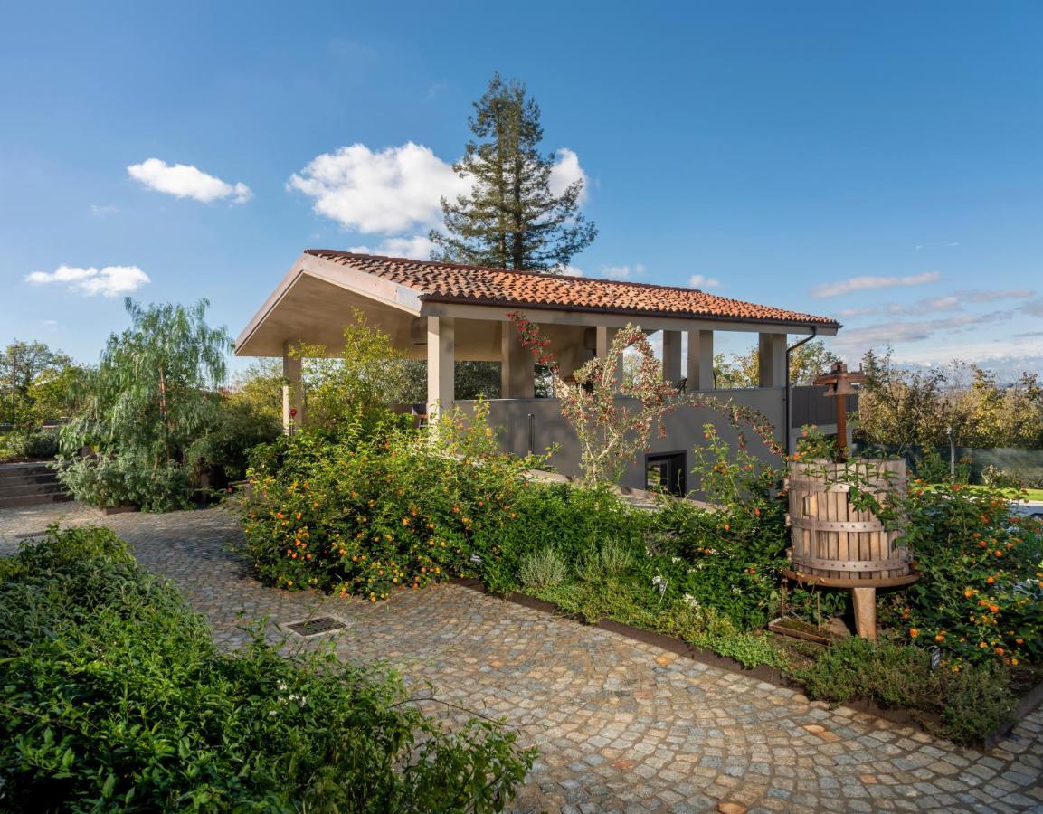 Agriturismo Speziale Wine Resort Verduno Exterior foto